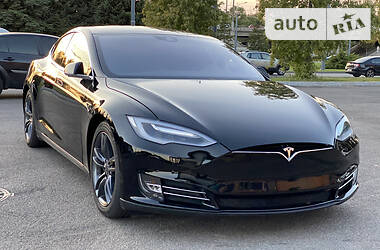 Лифтбек Tesla Model S 2016 в 