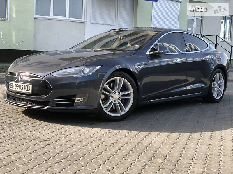 Седан Tesla Model S 2016 в Одессе