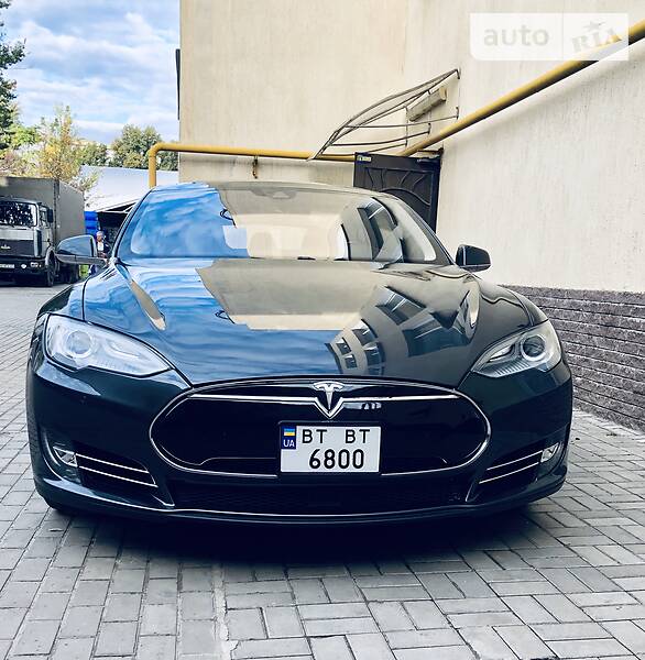 Лифтбек Tesla Model S 2015 в Днепре