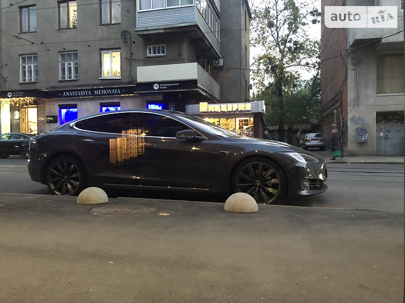 Хетчбек Tesla Model S 2017 в Харкові