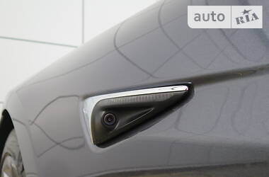 Седан Tesla Model S 2020 в 