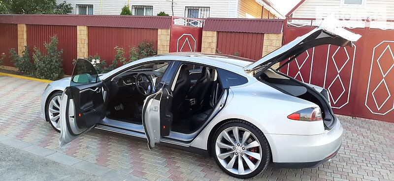 Хэтчбек Tesla Model S 2013 в Одессе
