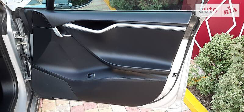Хэтчбек Tesla Model S 2013 в Одессе