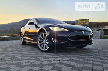 Лифтбек Tesla Model S 2013 в Сваляве