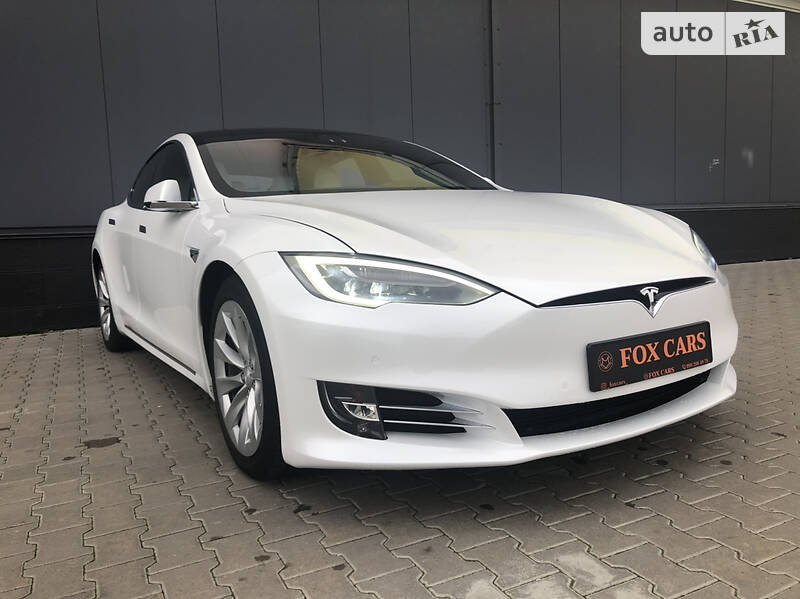 Лифтбек Tesla Model S 2017 в Киеве