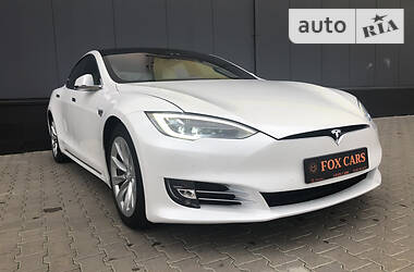 Лифтбек Tesla Model S 2017 в 