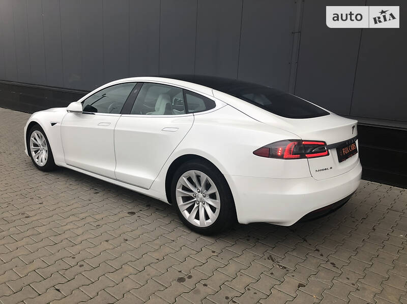 Лифтбек Tesla Model S 2017 в Киеве