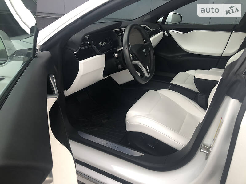 Лифтбек Tesla Model S 2017 в Киеве