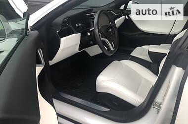 Лифтбек Tesla Model S 2017 в 