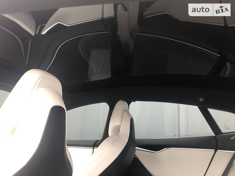 Лифтбек Tesla Model S 2017 в Киеве