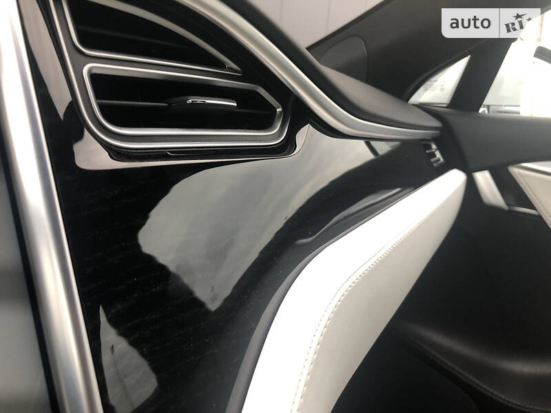 Лифтбек Tesla Model S 2017 в Киеве