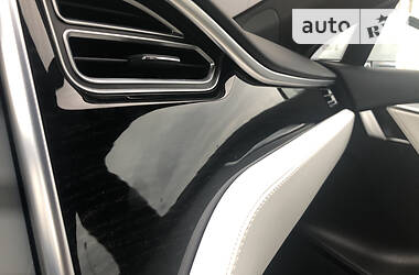 Лифтбек Tesla Model S 2017 в 