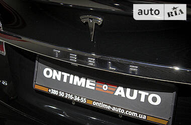 Седан Tesla Model S 2013 в 