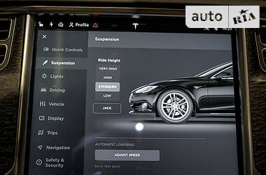 Седан Tesla Model S 2013 в 