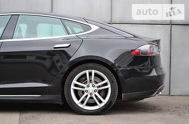 Лифтбек Tesla Model S 2014 в Киеве