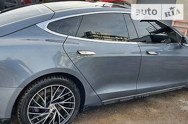 Лифтбек Tesla Model S 2013 в 