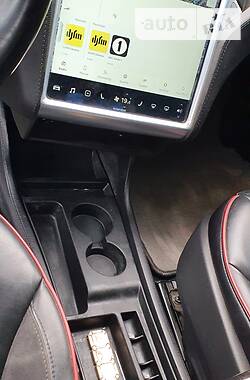 Лифтбек Tesla Model S 2013 в 