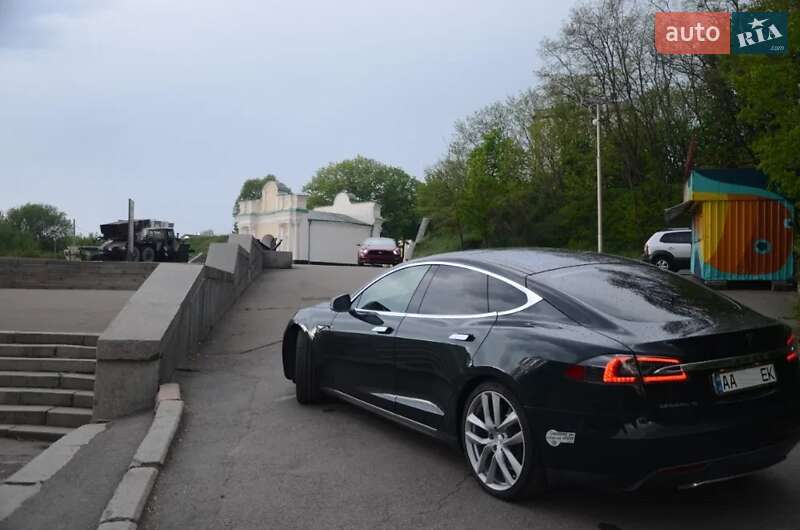 Лифтбек Tesla Model S 2012 в Киеве
