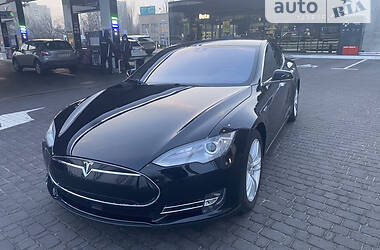 Седан Tesla Model S 2015 в Киеве