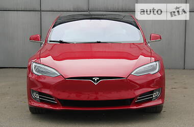 Лифтбек Tesla Model S 2018 в Киеве