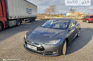 Лифтбек Tesla Model S 2013 в Пирятине