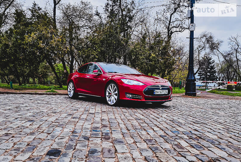 Седан Tesla Model S 2015 в Одессе