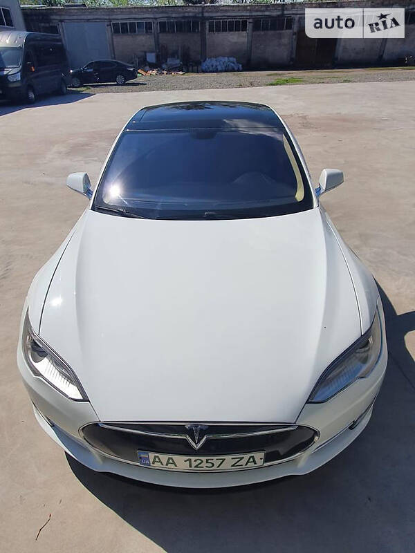 Ліфтбек Tesla Model S 2013 в Києві