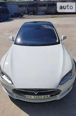 Лифтбек Tesla Model S 2013 в Киеве