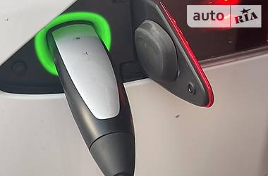Седан Tesla Model S 2016 в 
