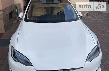 Седан Tesla Model S 2016 в 