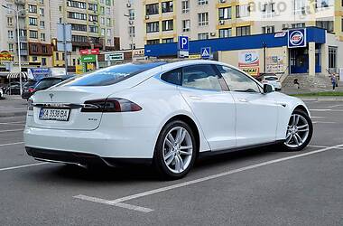 Ліфтбек Tesla Model S 2015 в Києві