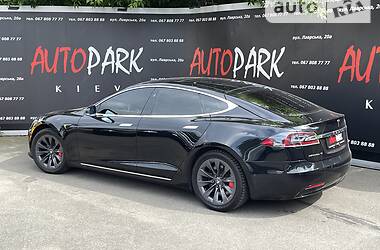 Хэтчбек Tesla Model S 2017 в Киеве