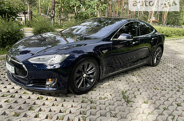 Хетчбек Tesla Model S 2015 в Києві