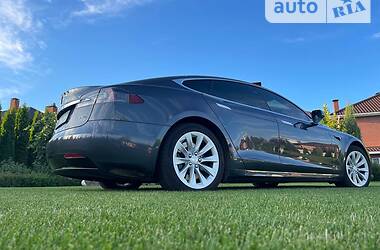 Седан Tesla Model S 2018 в Киеве