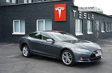 Седан Tesla Model S 2013 в Києві