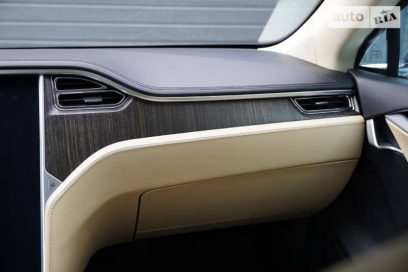 Седан Tesla Model S 2013 в Киеве