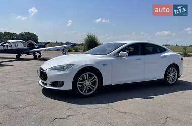 Лифтбек Tesla Model S 2015 в 