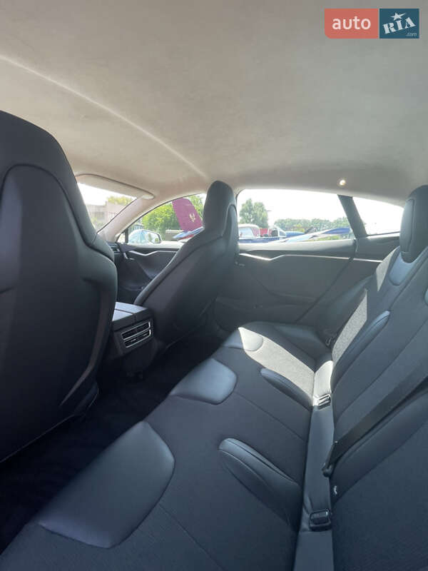 Лифтбек Tesla Model S 2015 в Черкассах