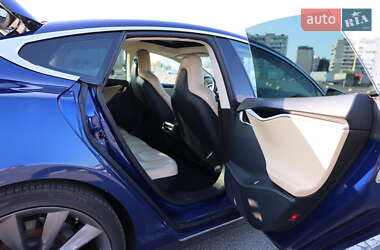 Хэтчбек Tesla Model S 2016 в 
