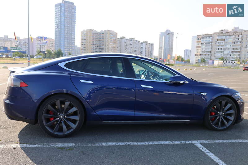 Хэтчбек Tesla Model S 2016 в Львове