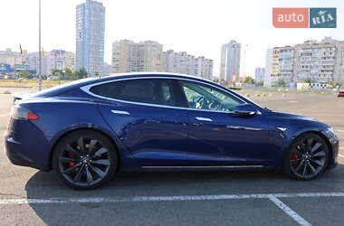 Хэтчбек Tesla Model S 2016 в Львове