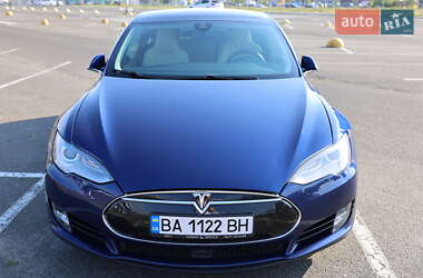 Хэтчбек Tesla Model S 2016 в Львове