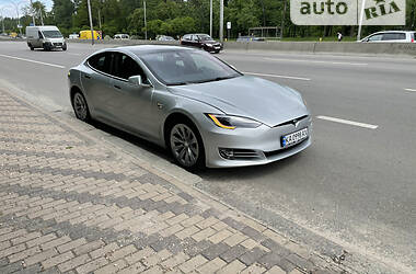 Лифтбек Tesla Model S 2018 в Киеве