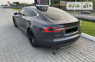 Хэтчбек Tesla Model S 2015 в Львове