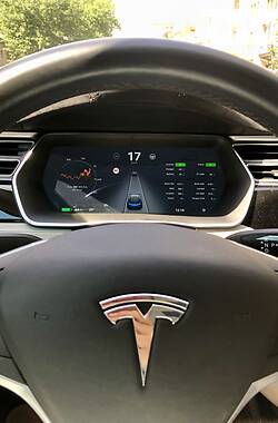 Седан Tesla Model S 2015 в Львове