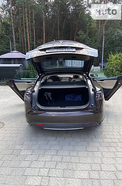 Ліфтбек Tesla Model S 2013 в Львові