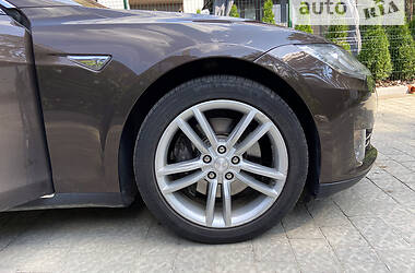 Лифтбек Tesla Model S 2013 в Львове