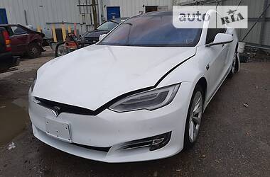 Лифтбек Tesla Model S 2016 в 