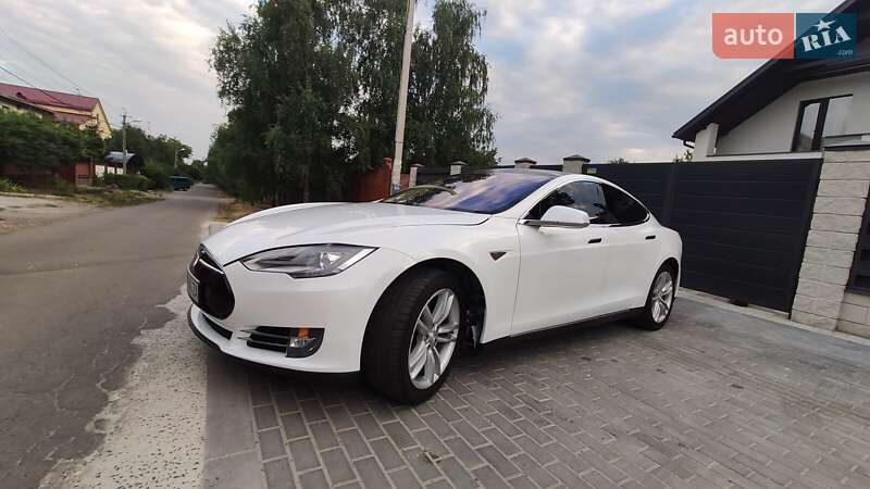 Лифтбек Tesla Model S 2014 в Харькове фото 6 Лифтбек Tesla Model S 2014 в Харькове