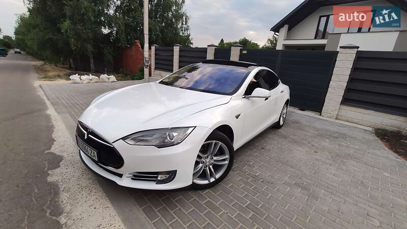 Tesla Model S 2014